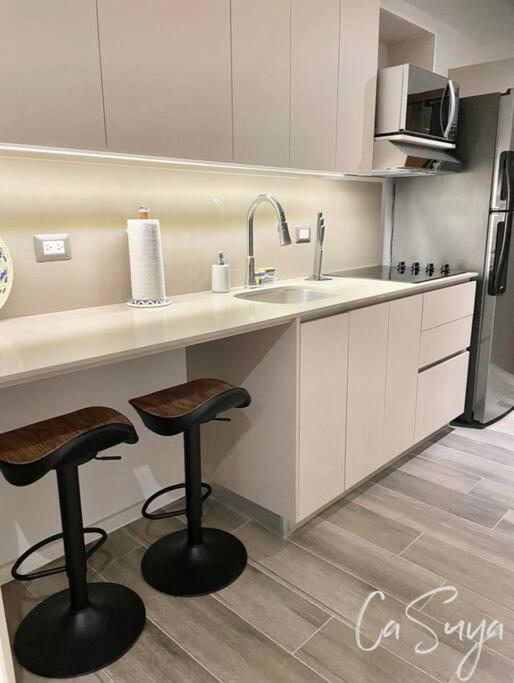 Casuya Airali Apartments With Heated Pool, Gym In City Center Guatemalaváros Kültér fotó