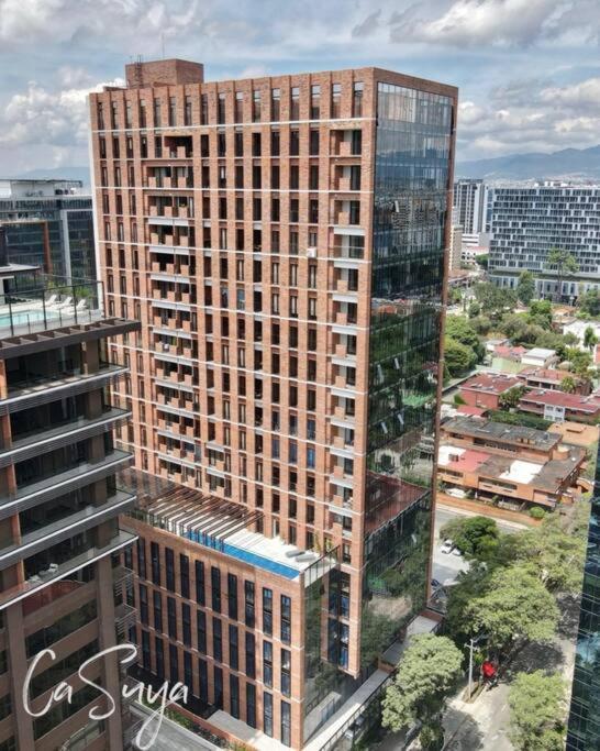 Casuya Airali Apartments With Heated Pool, Gym In City Center Guatemalaváros Kültér fotó